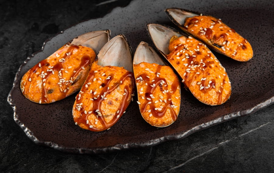 Мидии в остром соусе