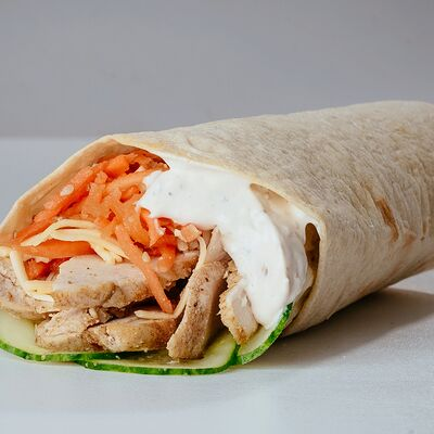 Шаурма с морковью по-корейски в тортильи