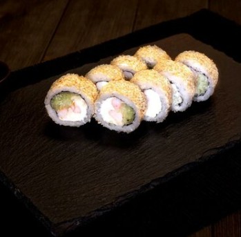 Калифорния в кунжуте с креветкой