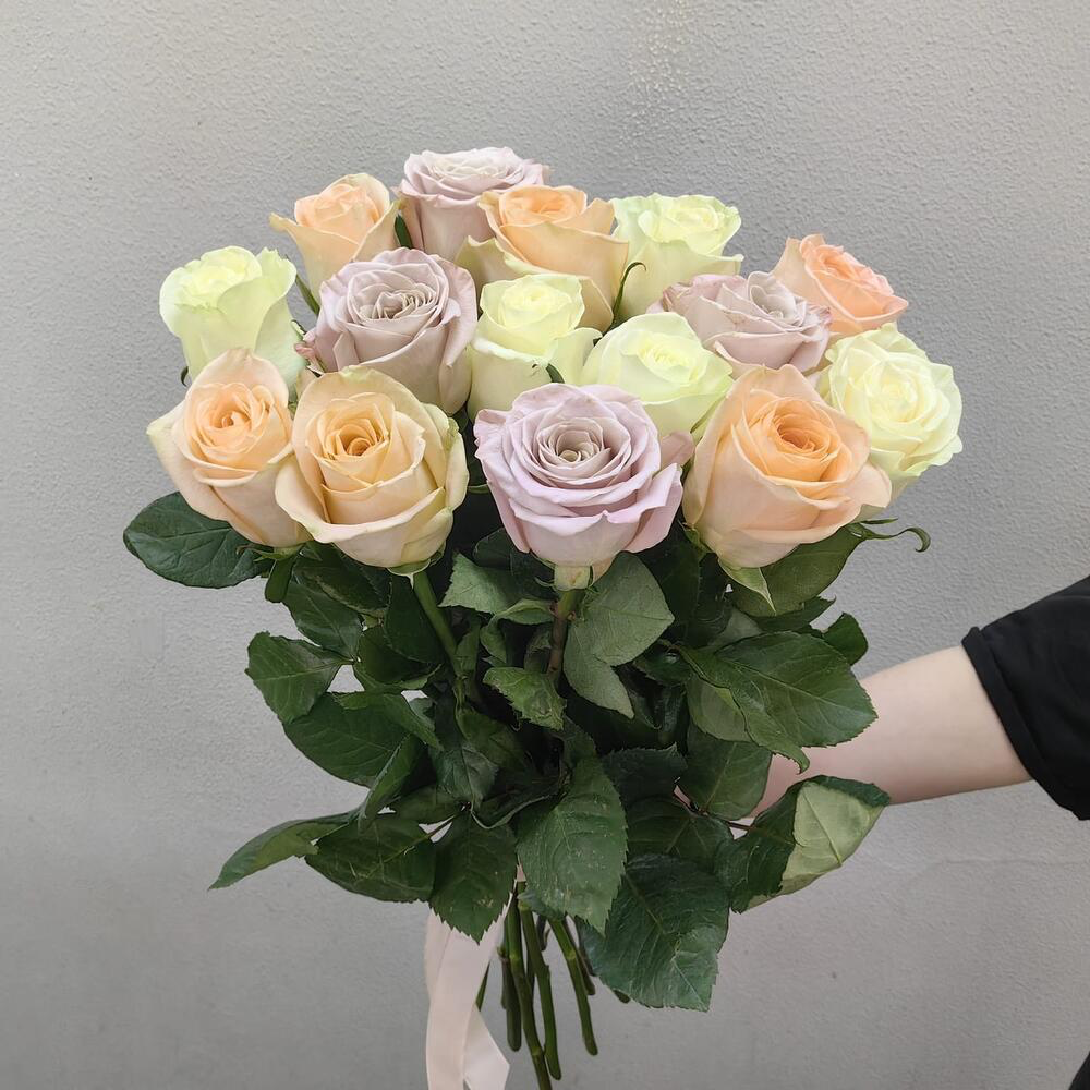 Монобукет из нежных роз (код 235)