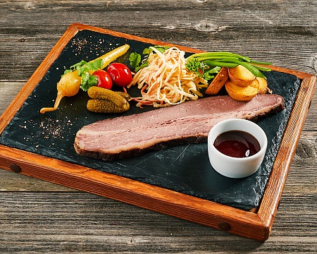 Брискет с овощами