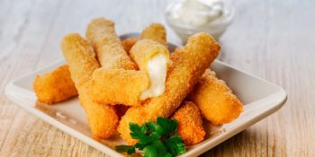 Сырные палочки с лососем и соусом спайс