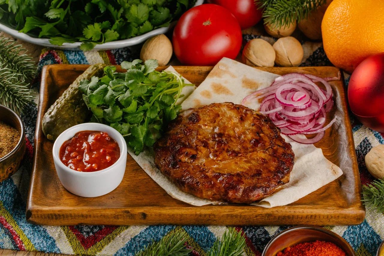 Котлета рубленная с сыром сулугуни