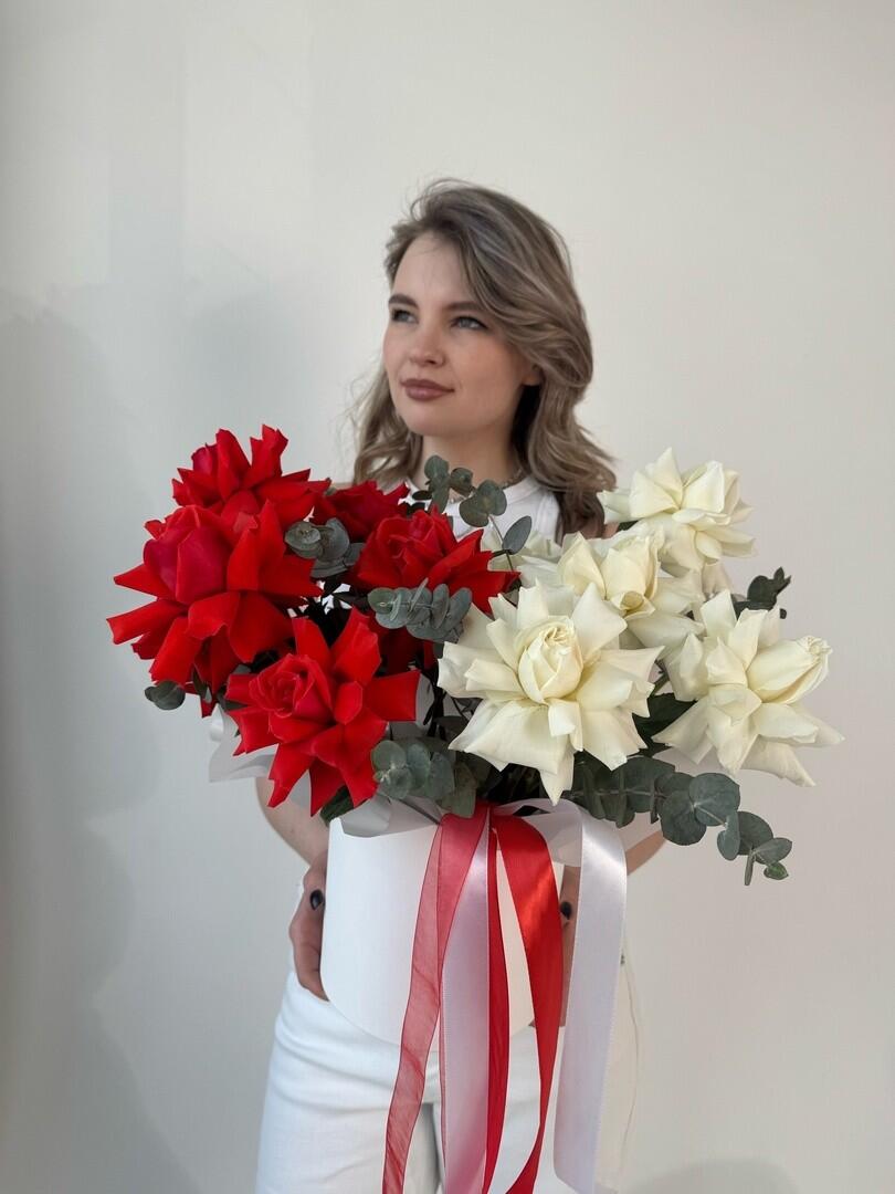 Композиция из 15 французских роз