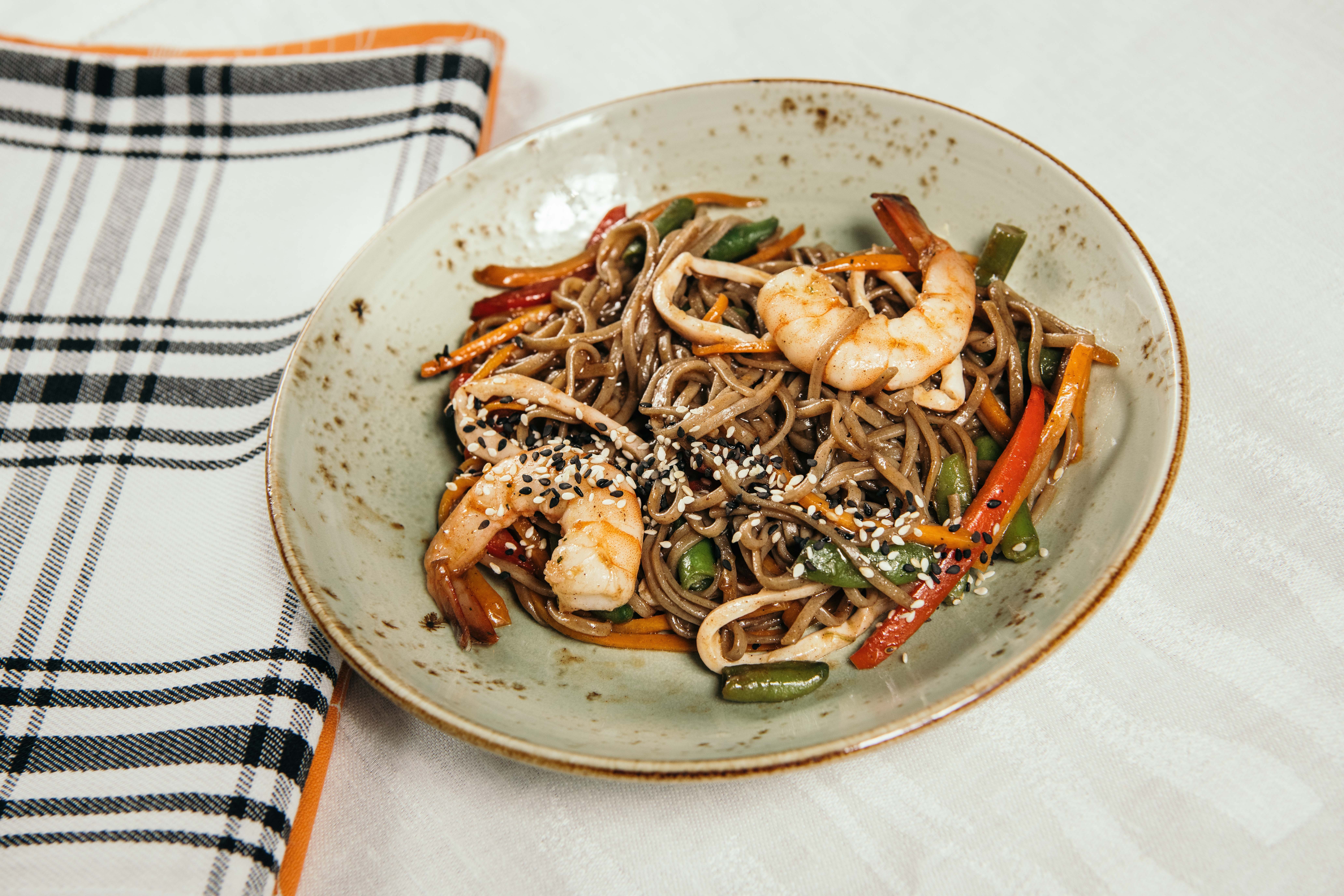 Гречневая лапша с морепродуктами