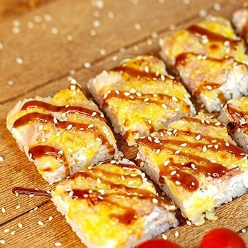 Суси-пицца с беконом и помидором