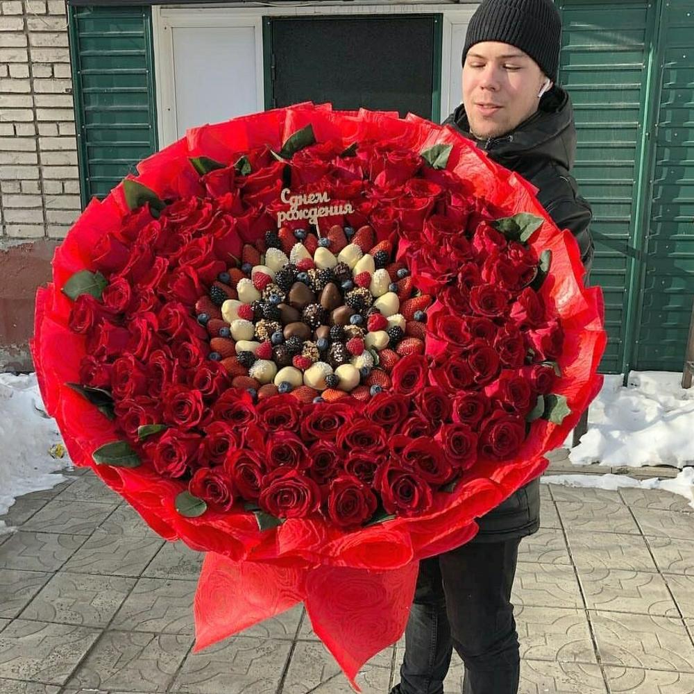 Букет "Гигантиссиммо" из 101 розы