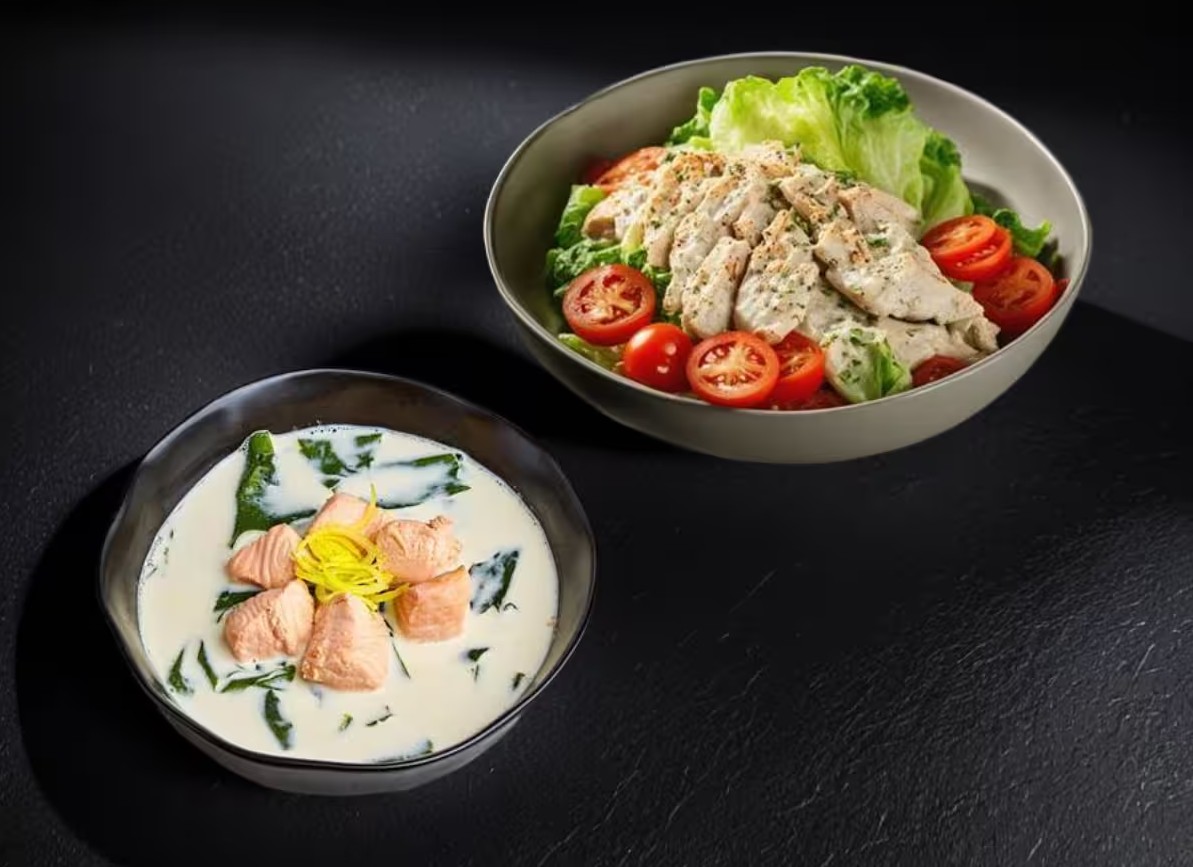 Сливочный суп с лососем + Цезарь с курицей