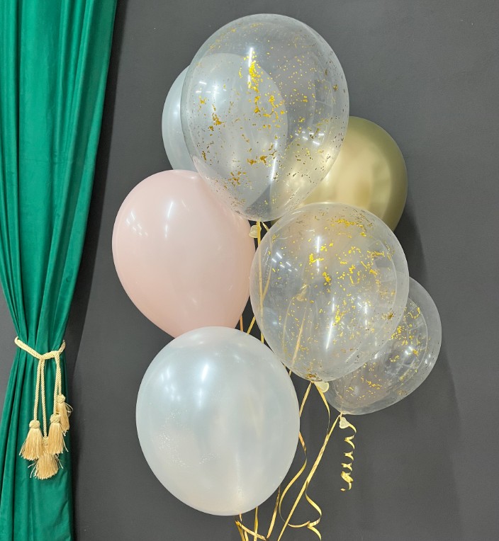 Фонтан из 7 шаров с гелием 