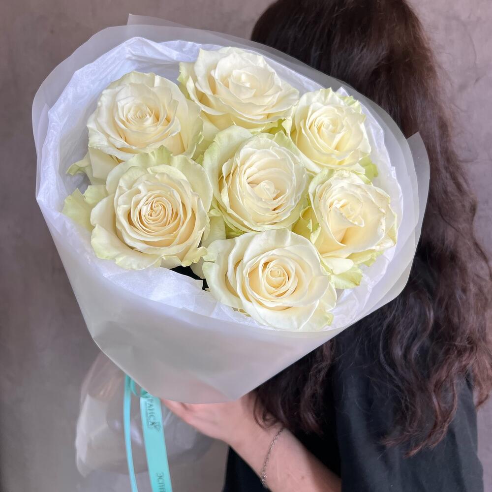 7 белых роз Мондиаль