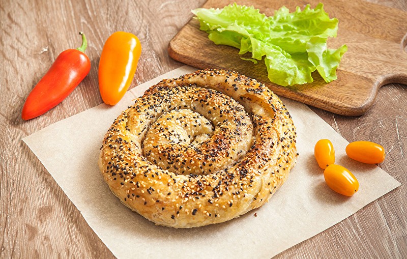 Улитка с двумя видами мяса и картофелем