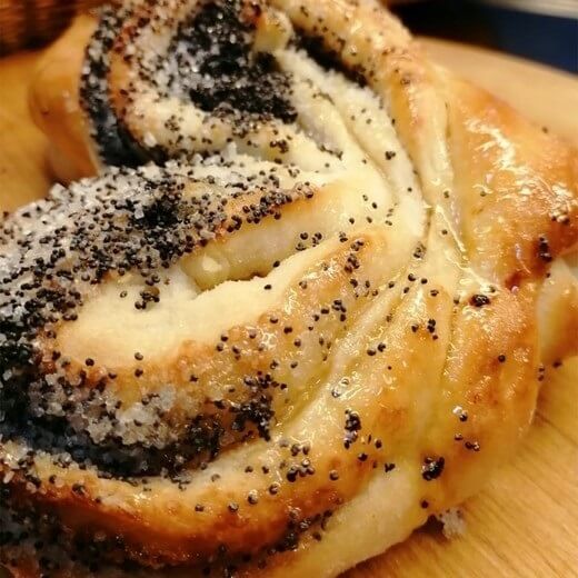 Булочка с маком