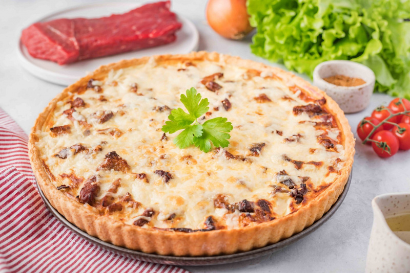 Ирландский пирог с мясом и сыр.заливкой