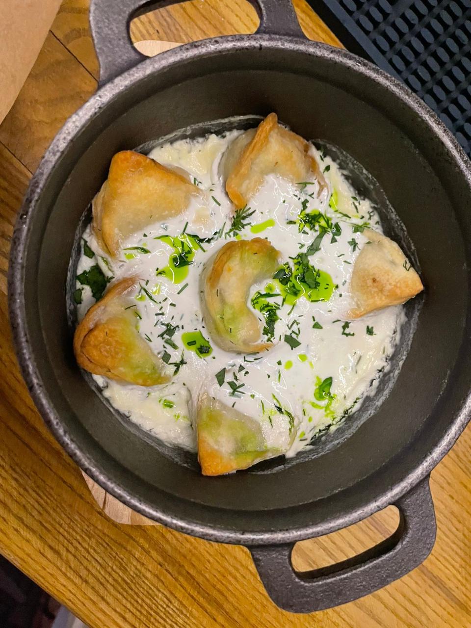 Запеченые кундюмы с гречкой и грибами в сметанном соусе