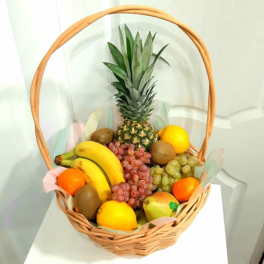 Корзина с фруктами