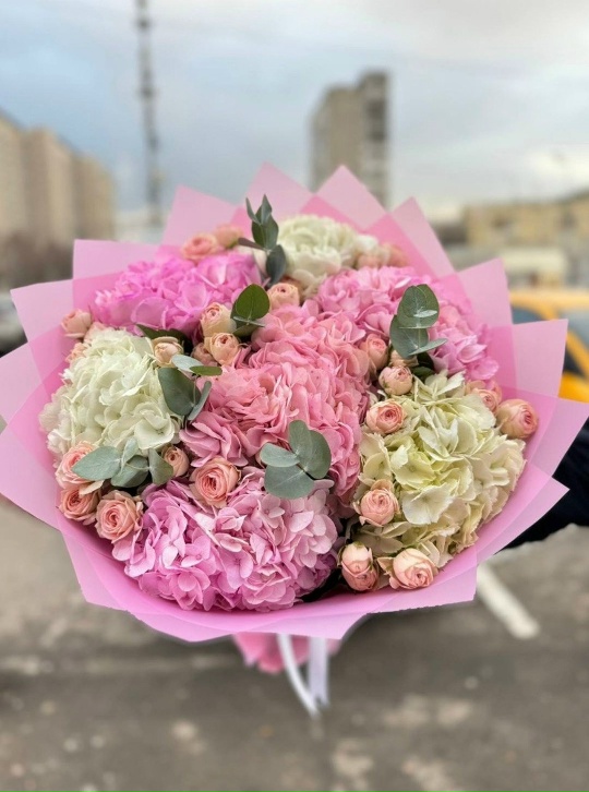 Сборный букет MiX из кустовых и гортензии