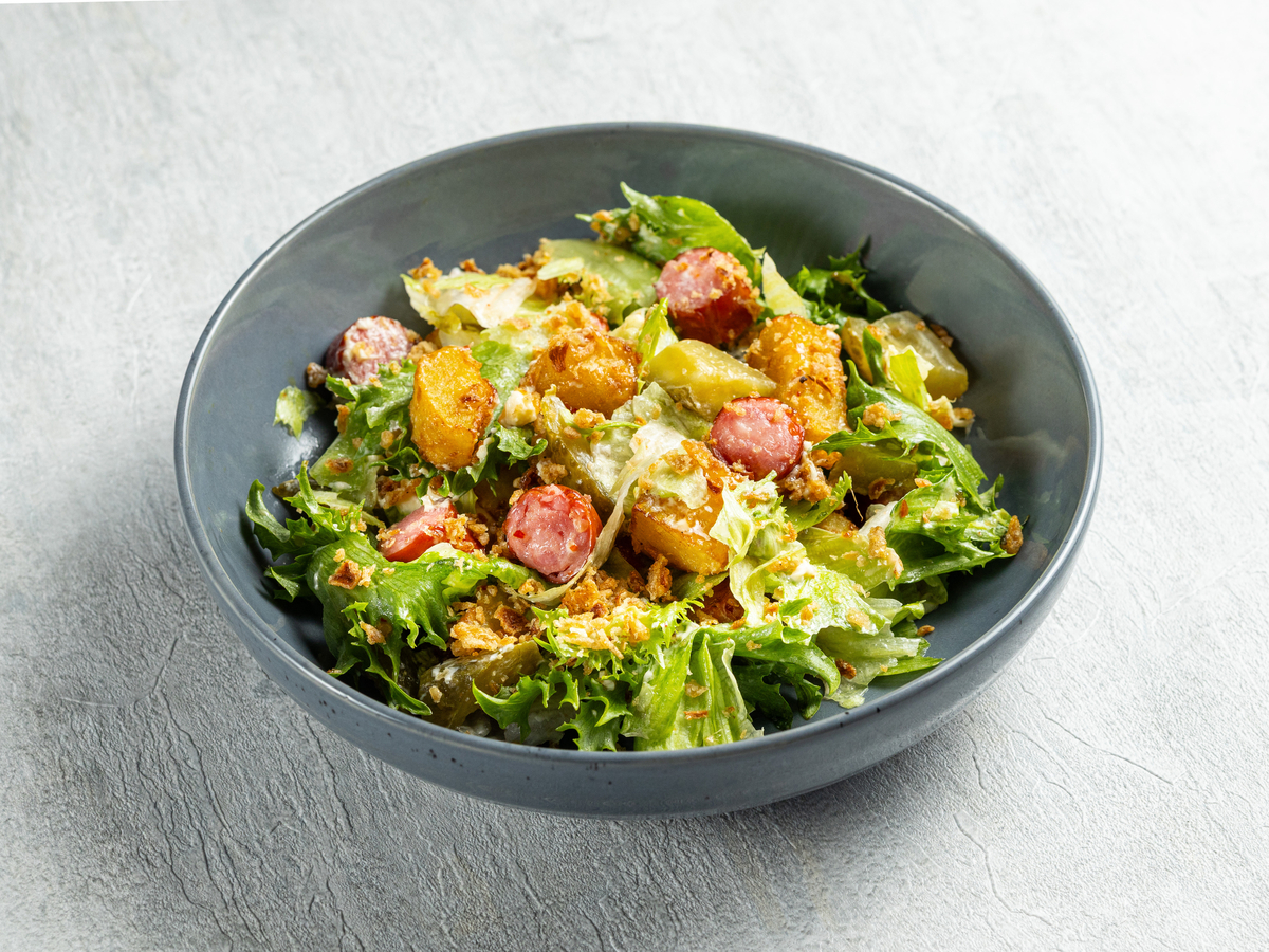 Салат баварский с колбасками