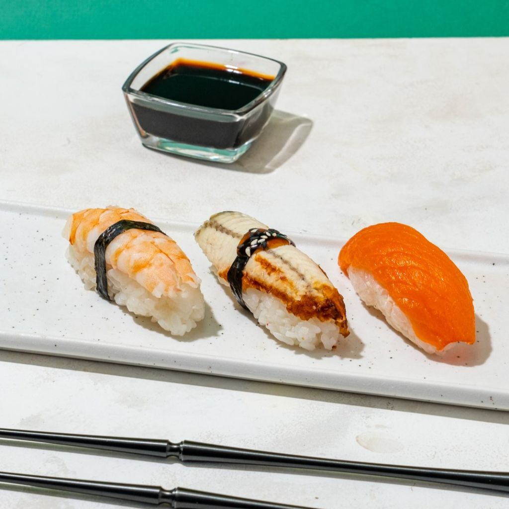 Суши с угрём