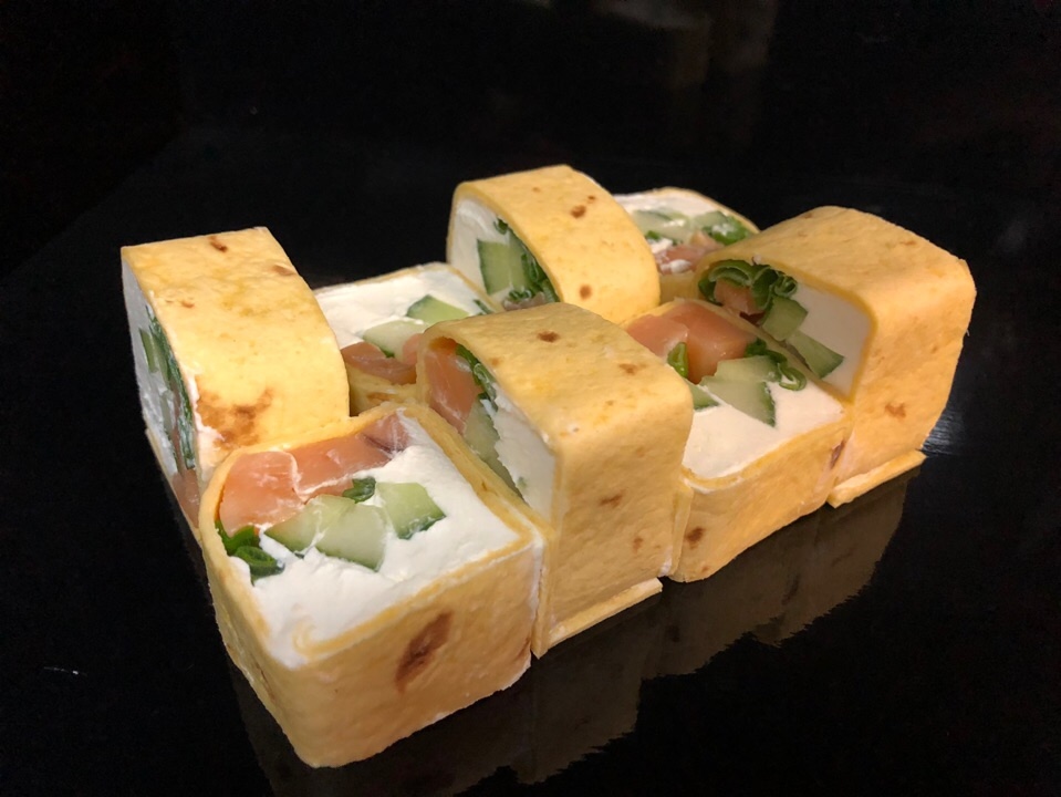 Ролл Тортилья с копченым лососем