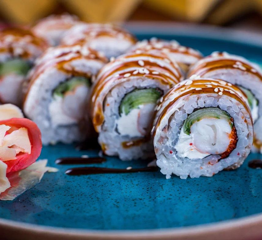 Токийские роллы с мясом краба, угрём и кревет