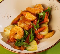 Креветки по-тайски с овощами