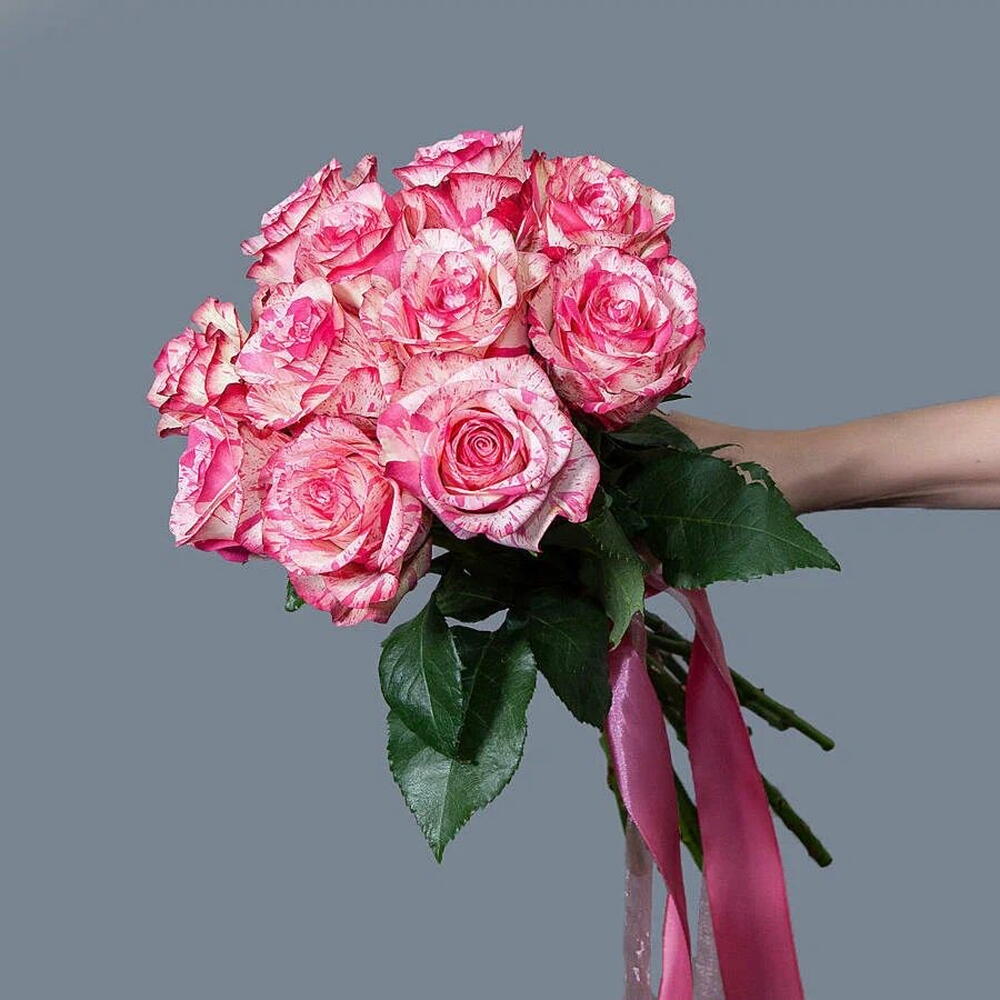 Букет из 11 бело-розовых роз