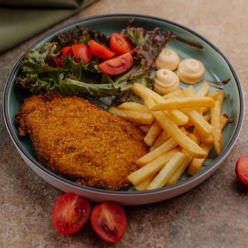 Вырезка из свинины в сухарях