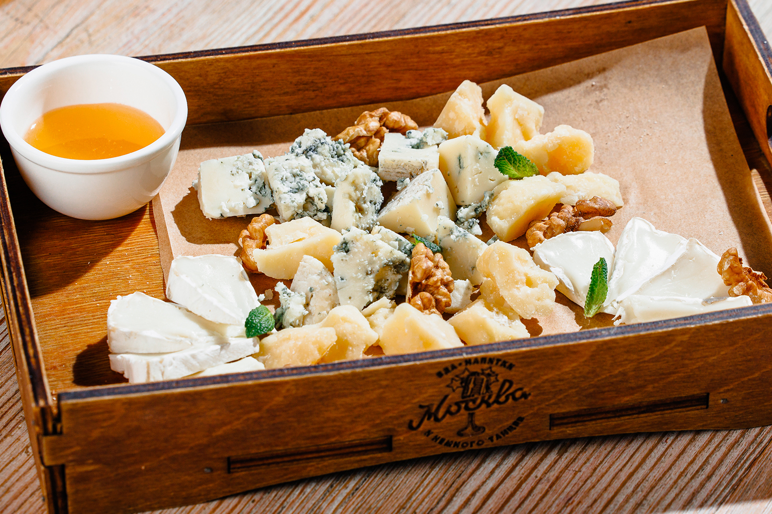 Тарелка европейских сыров