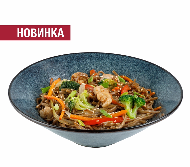 Соба с курицей и соусом Хойсин