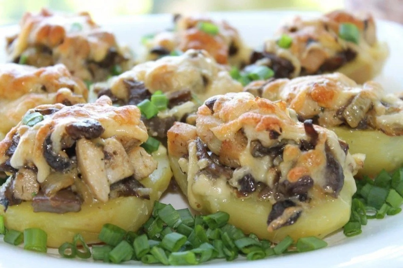 Картофель запеченный с сыром и грибами