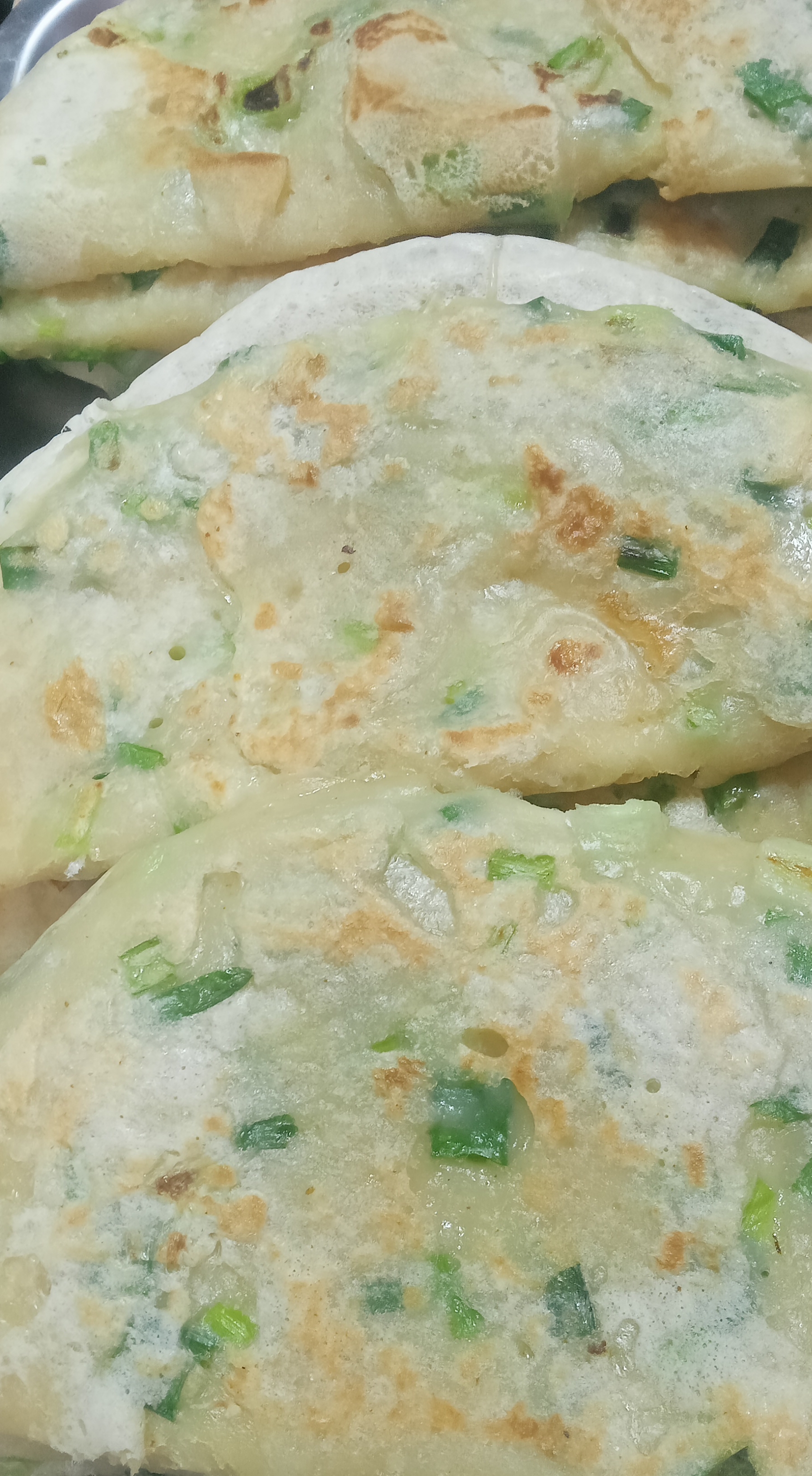 Лепешки с зелёным луком и сыром