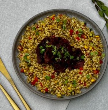 Щеки говяжьи с булгуром и овощами
