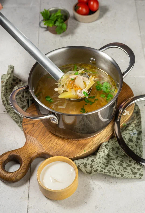 Щи из свежей капусты с курицей