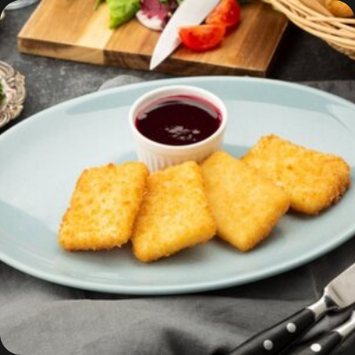 Жареный сулугуни с ягодным соусом