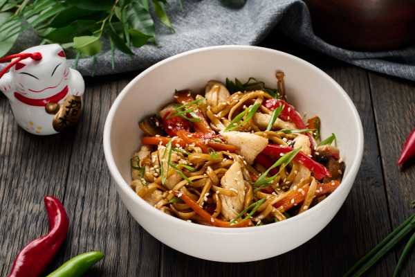 Удон лапша с курицей