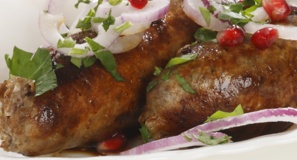 Колбаски домашние с гарниром гречка