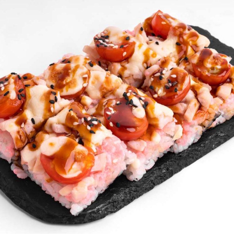 Суши пицца с курицей