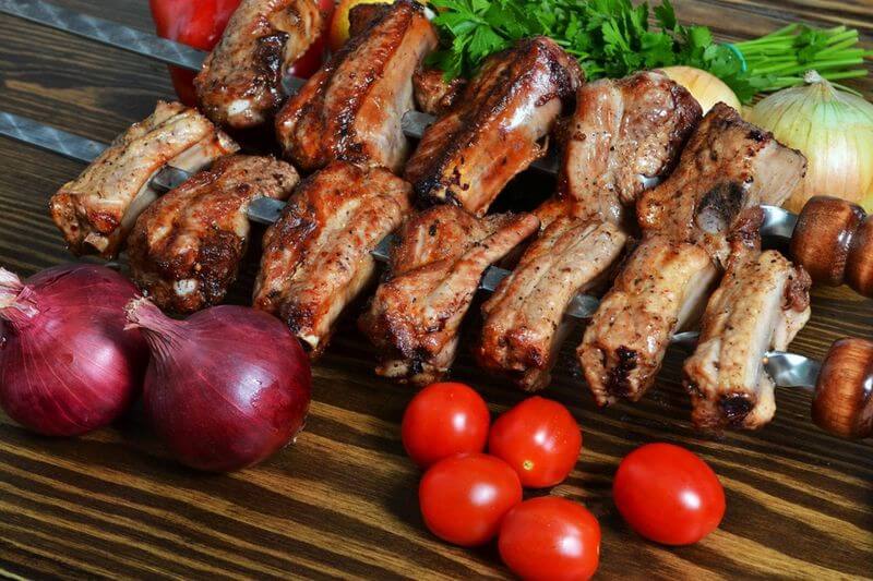 Шашлык из свинины на ребрышках