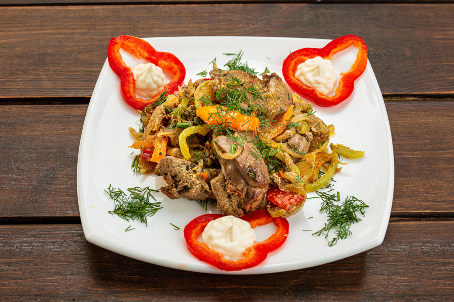 Печень с овощами
