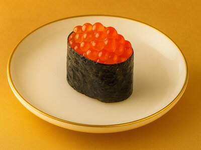 Гункан с красной икрой