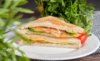 Сэндвич с курицей 240 г