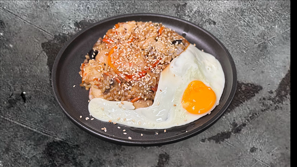 Жареный рис с морепродуктами по китайски