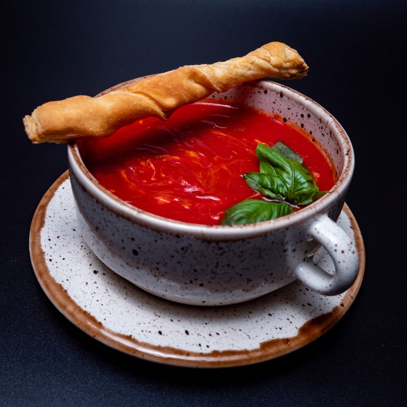 Томатный суп с моцареллой 