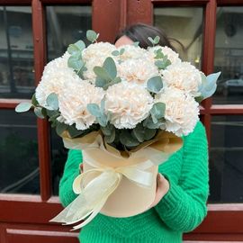 Диантусы в шляпной коробке