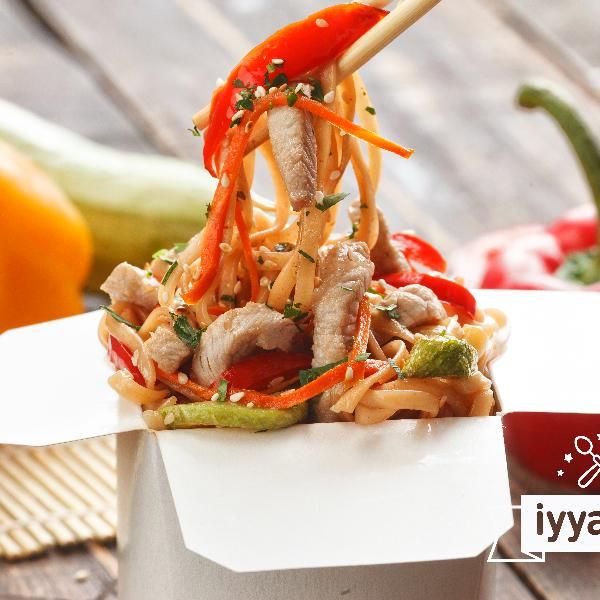 Wok-лапша со свининой