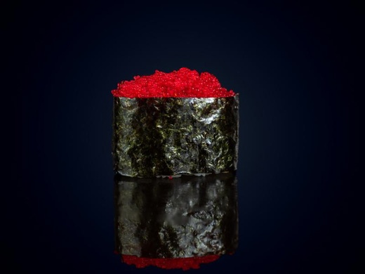 Гункан с икрой масаго