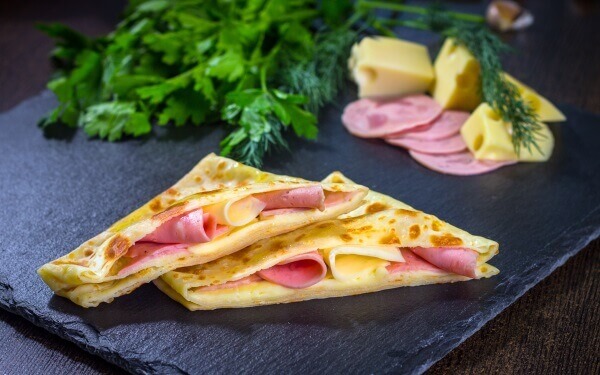 Блин с ветчиной и сыром