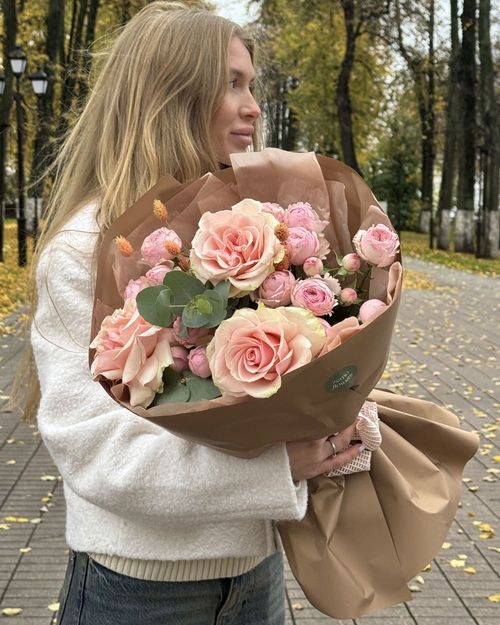 Букет из французских роз и эвкалипта