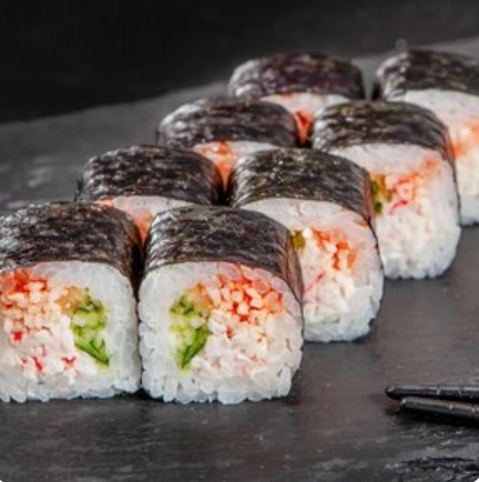 Юко маки со снежным крабом и кимчи