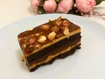 Пирожное карамельно-ореховое